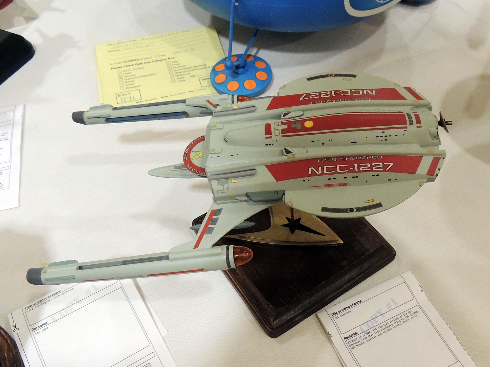 Will Barton's 1/1000 USS Shenzhou (from ST: Discovery)- (click to close)