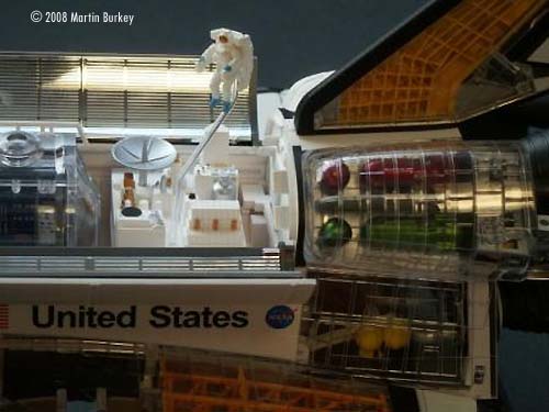 Starship Modeler - Aoshima's 4D Vision Space Shuttle Kit Preview