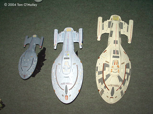 Starship Modeler - Bandai's USS Voyager Built Starship Modeler - Bandai's USS Voyager Built