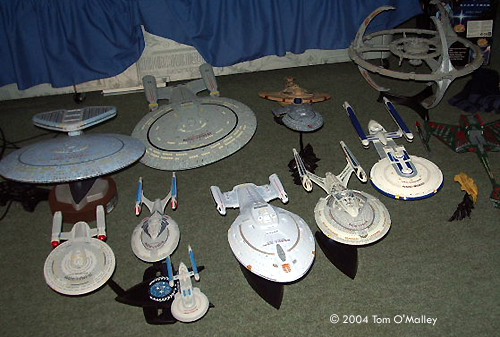 Starship Modeler - Bandai's USS Voyager Built