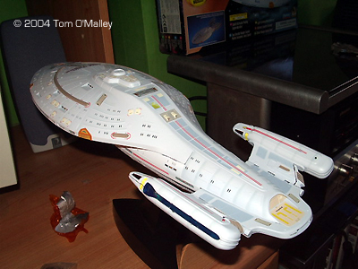 Starship Modeler - Bandai's USS Voyager Built