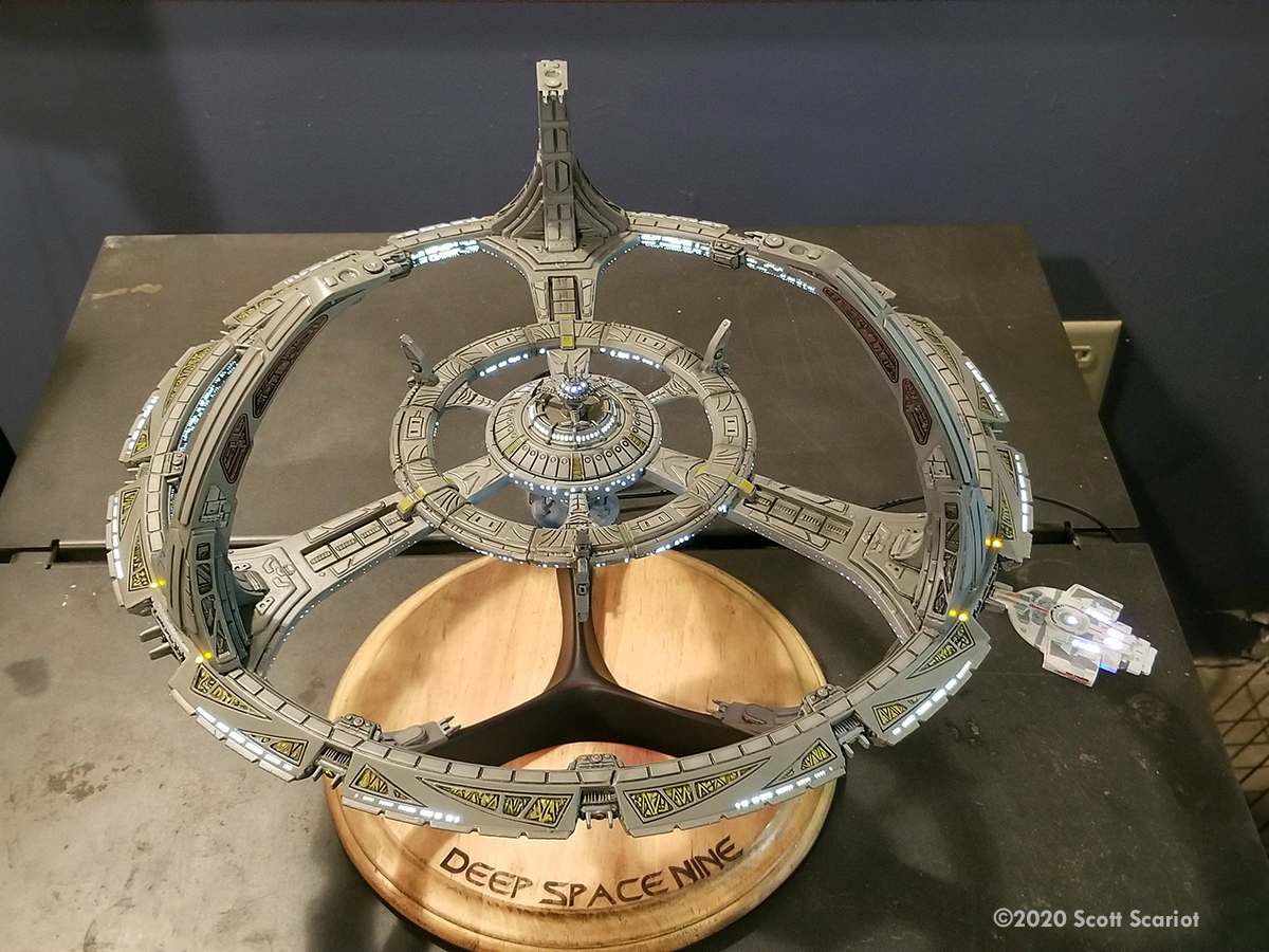 Star Trek Deep Space Nine DS9 Space Station Metal Pin 